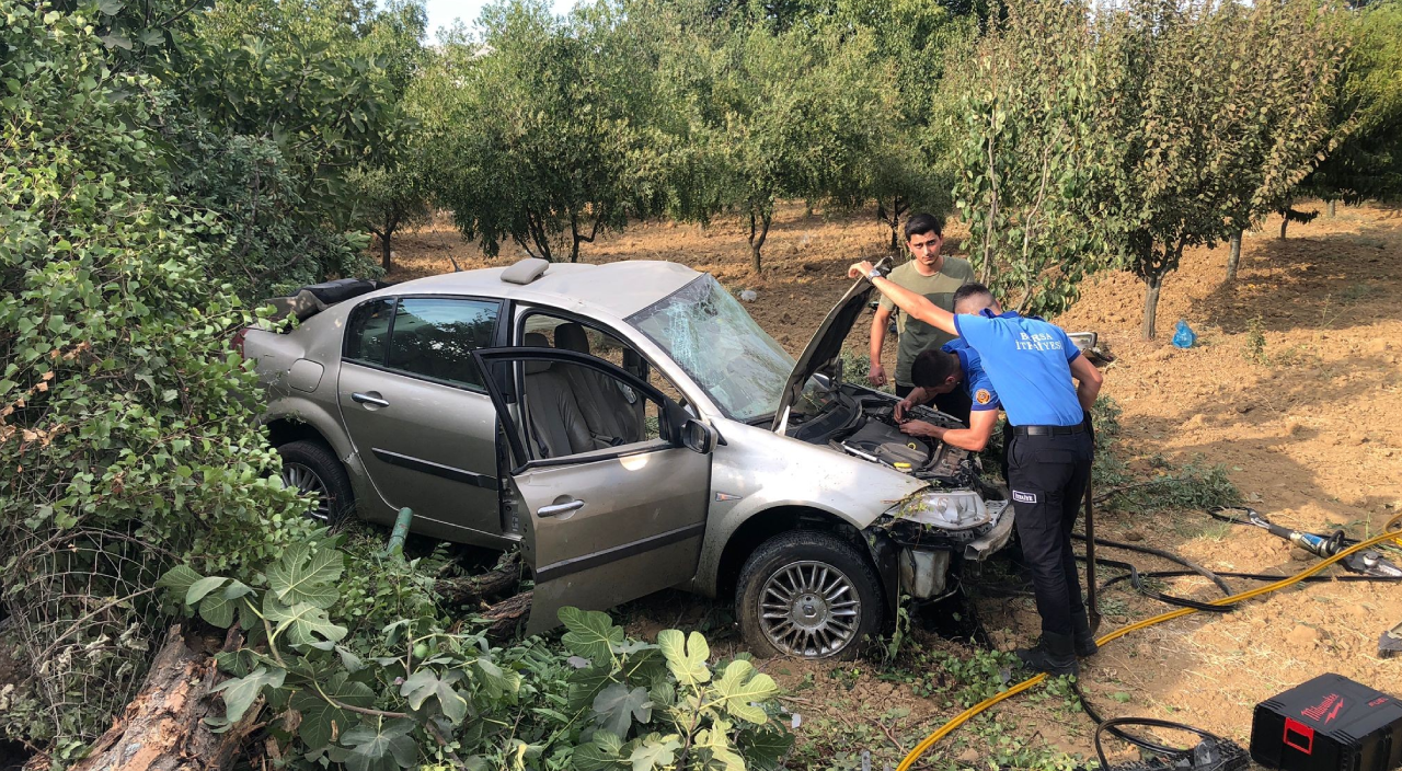 Kontrolden çıkan otomobil tarlaya uçtu